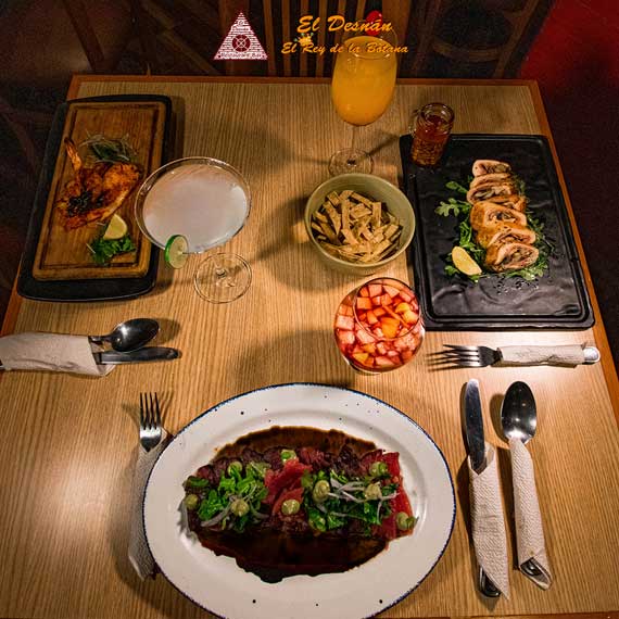 Área principal del restaurante El Desván en Ciudad de México